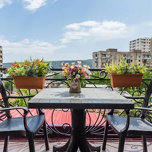 S.r Hotel